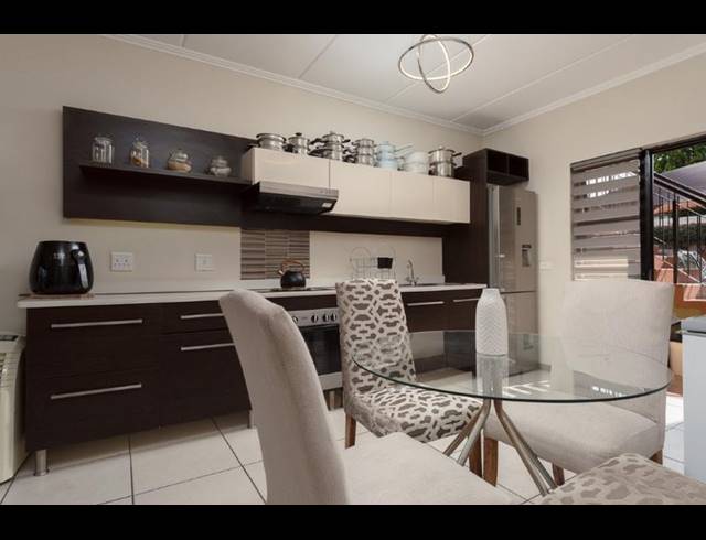 2 BEDROOM TOWNHOUSE FOR SALE IN GLENVISTA
